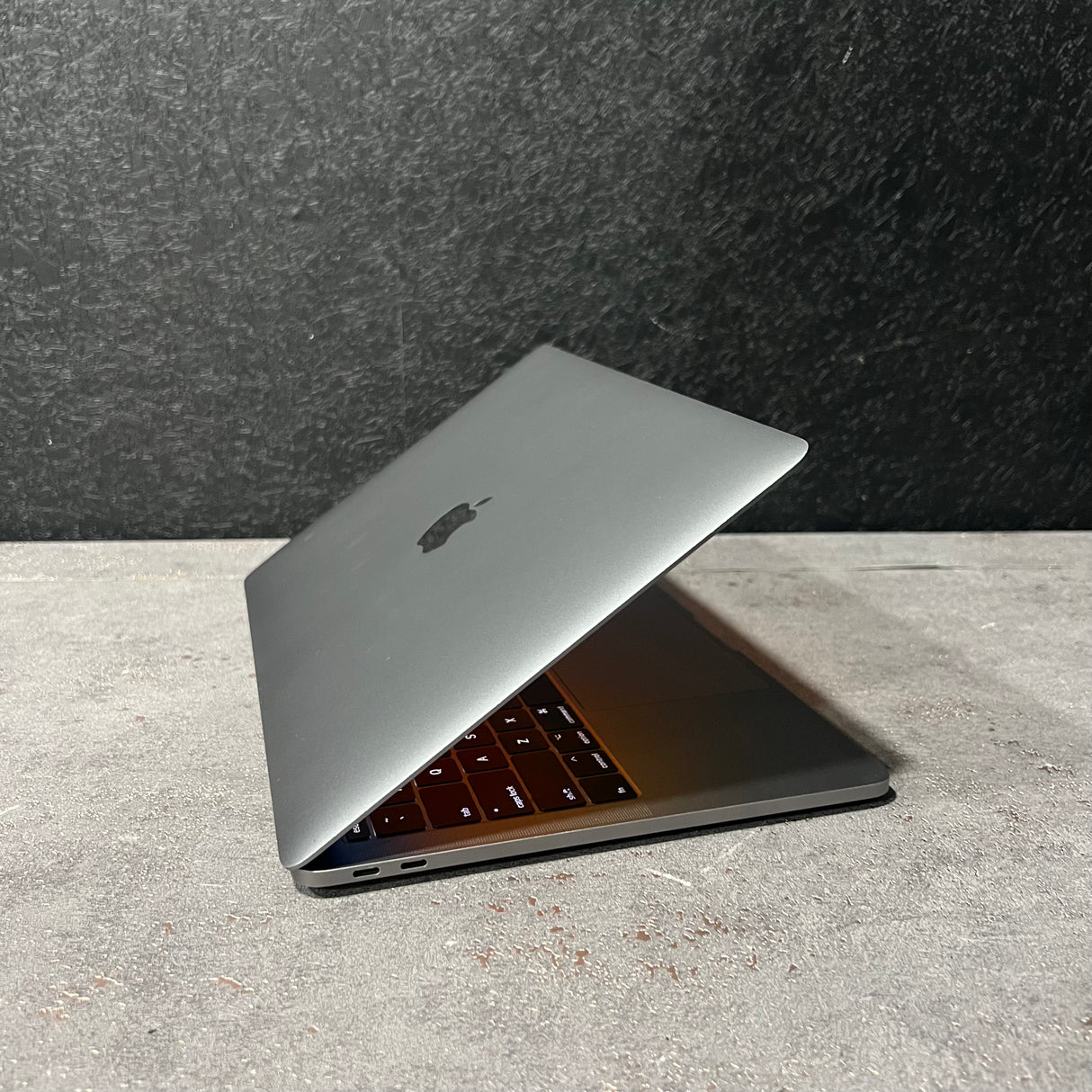 Apple MacBook Pro A1708 I7 13.3-inches 2017 (Refurbished)