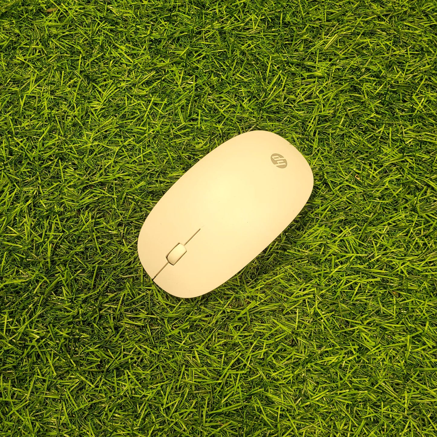 HP Wireless White Keyboard and Mouse (Renewed)