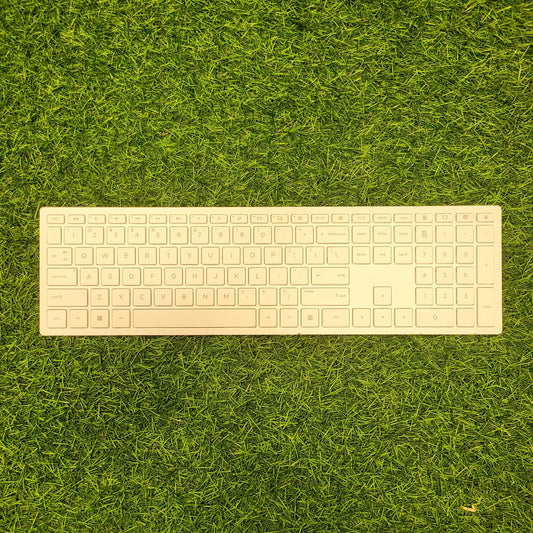 HP Wireless White Keyboard and Mouse (Renewed)