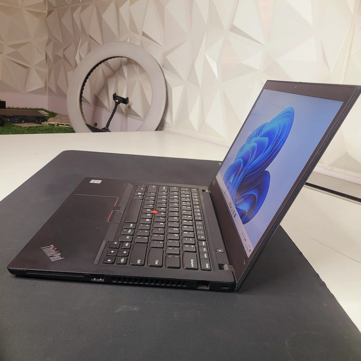 Lenovo Thinkpad T14 i7 10th Gen 14" FHD Touchscreen Laptop With Windows 11 and MS Office 2016 (Renewed)