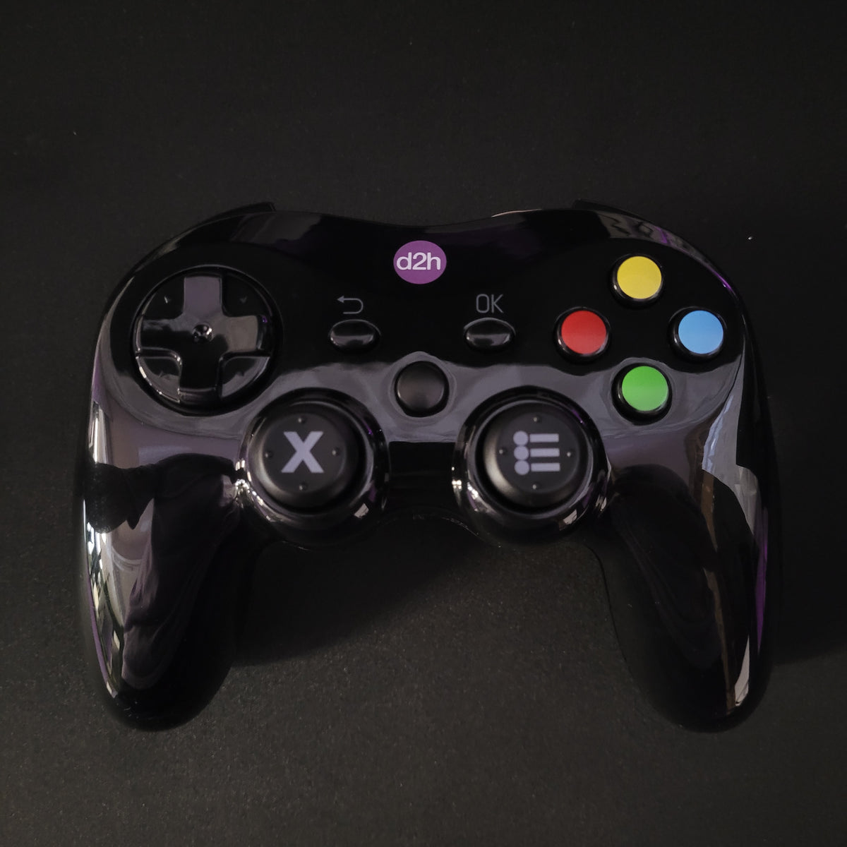 A black wireless gamepad with color-coded buttons and a directional pad, branded with 'd2i'.