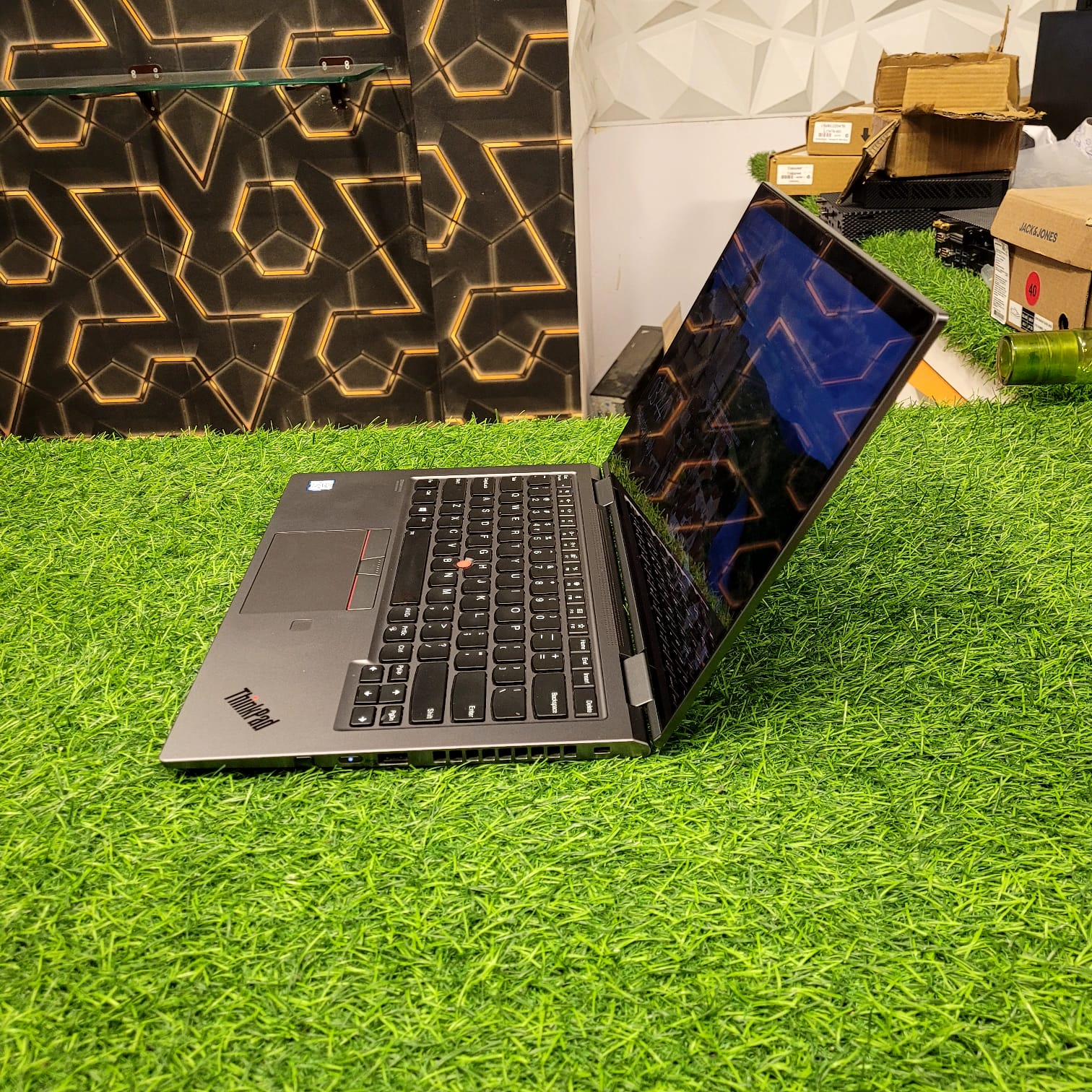 Lenovo ThinkPad X1 Yoga Intel Core i7 8th Gen 4K TouchScreen Lenovo ThinkPad X1 Yoga Intel Core i7 8th Gen 4K TouchScreen