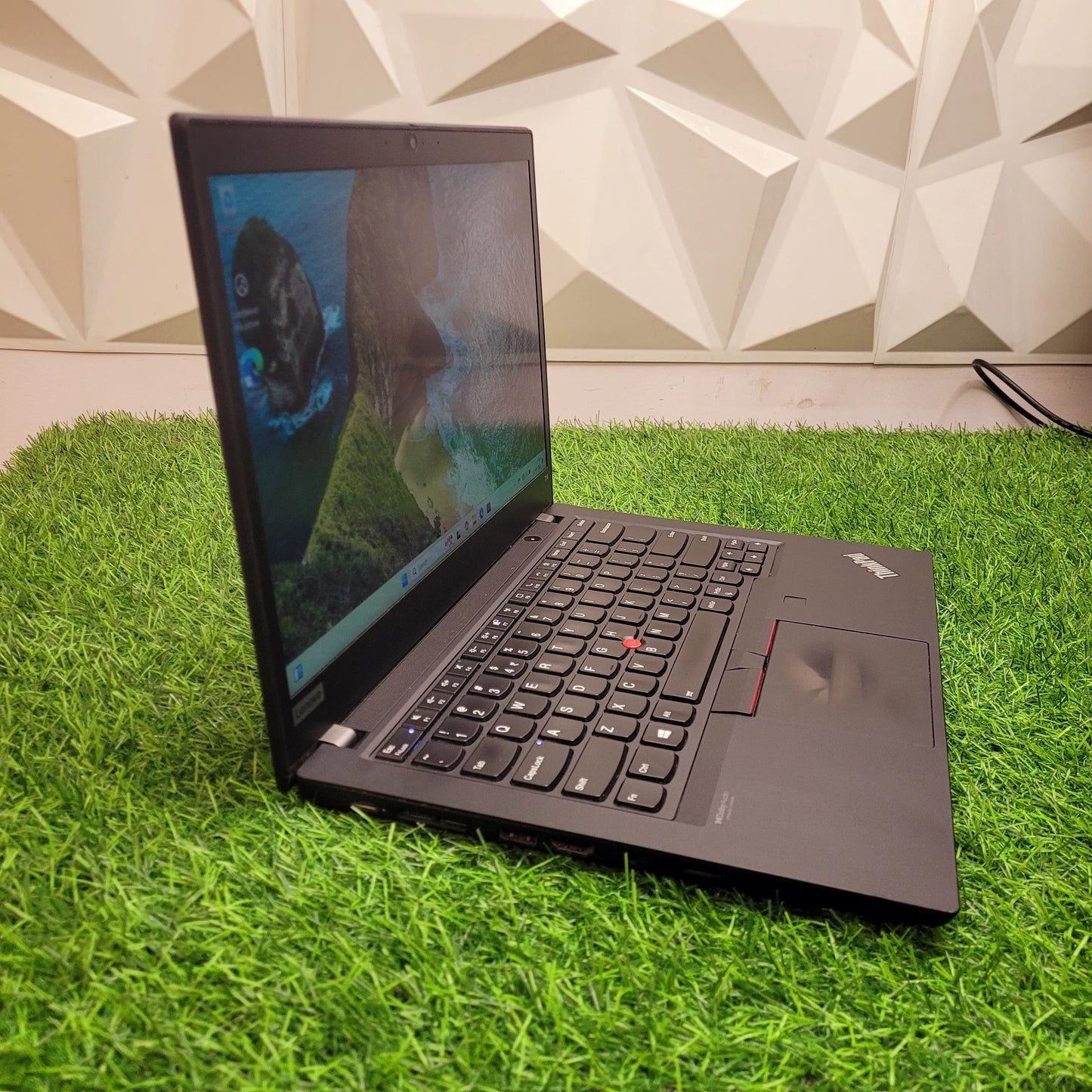 Lenovo Thinkpad T14 Gen-2 Intel Core i7 11th Gen 14" FHD Laptop With Windows 11 and Touchscreen(Renewed)